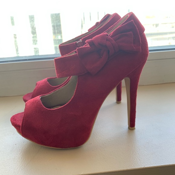 Red Bow Heels - Picture 3 of 8